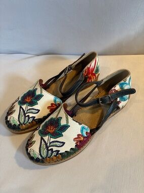 Classic White leather colorful Floral faux Embroidery Mary Jane Flat sandals  7